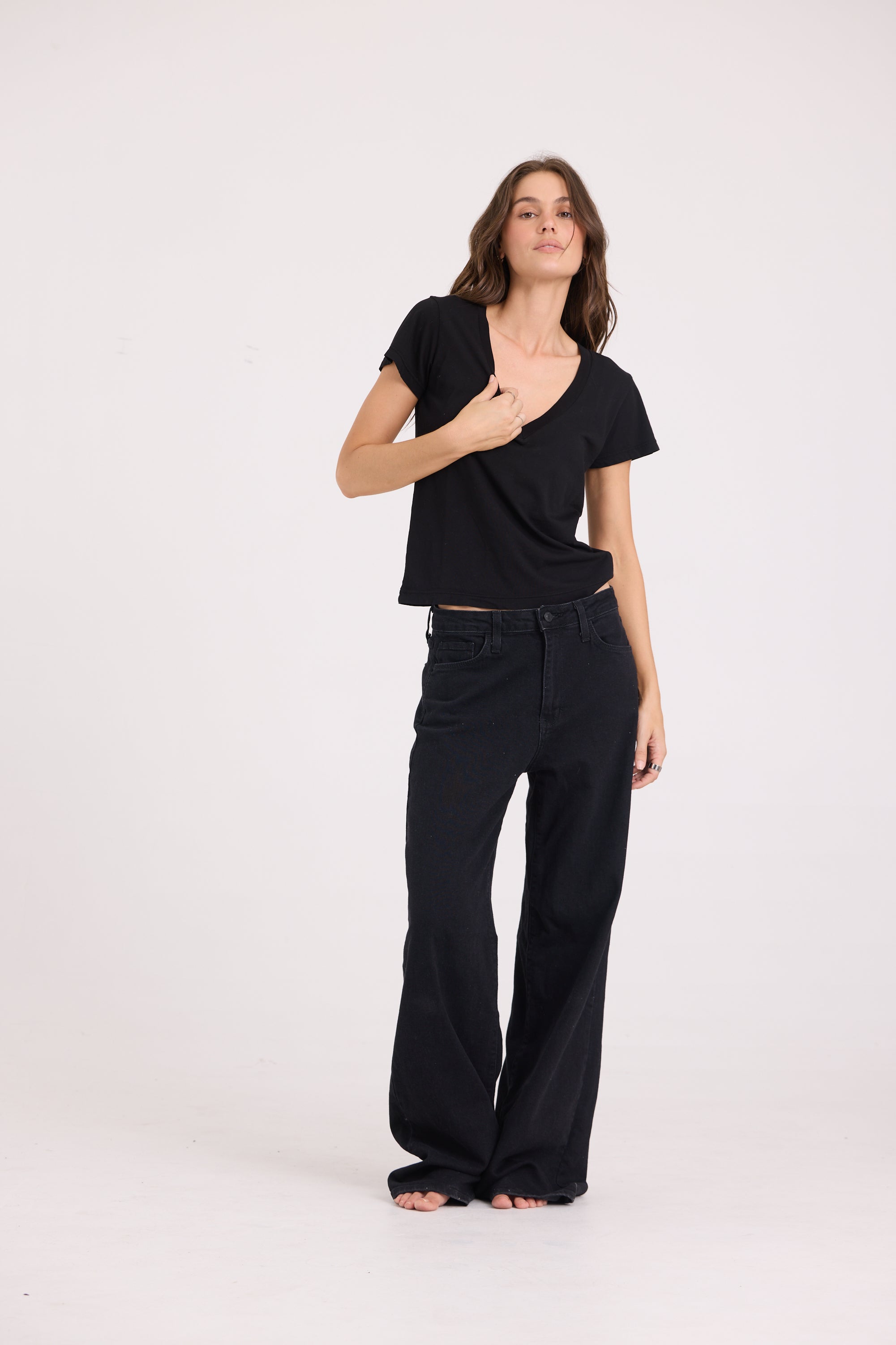 ARLO V NECK SHORT SLEEVE TEE