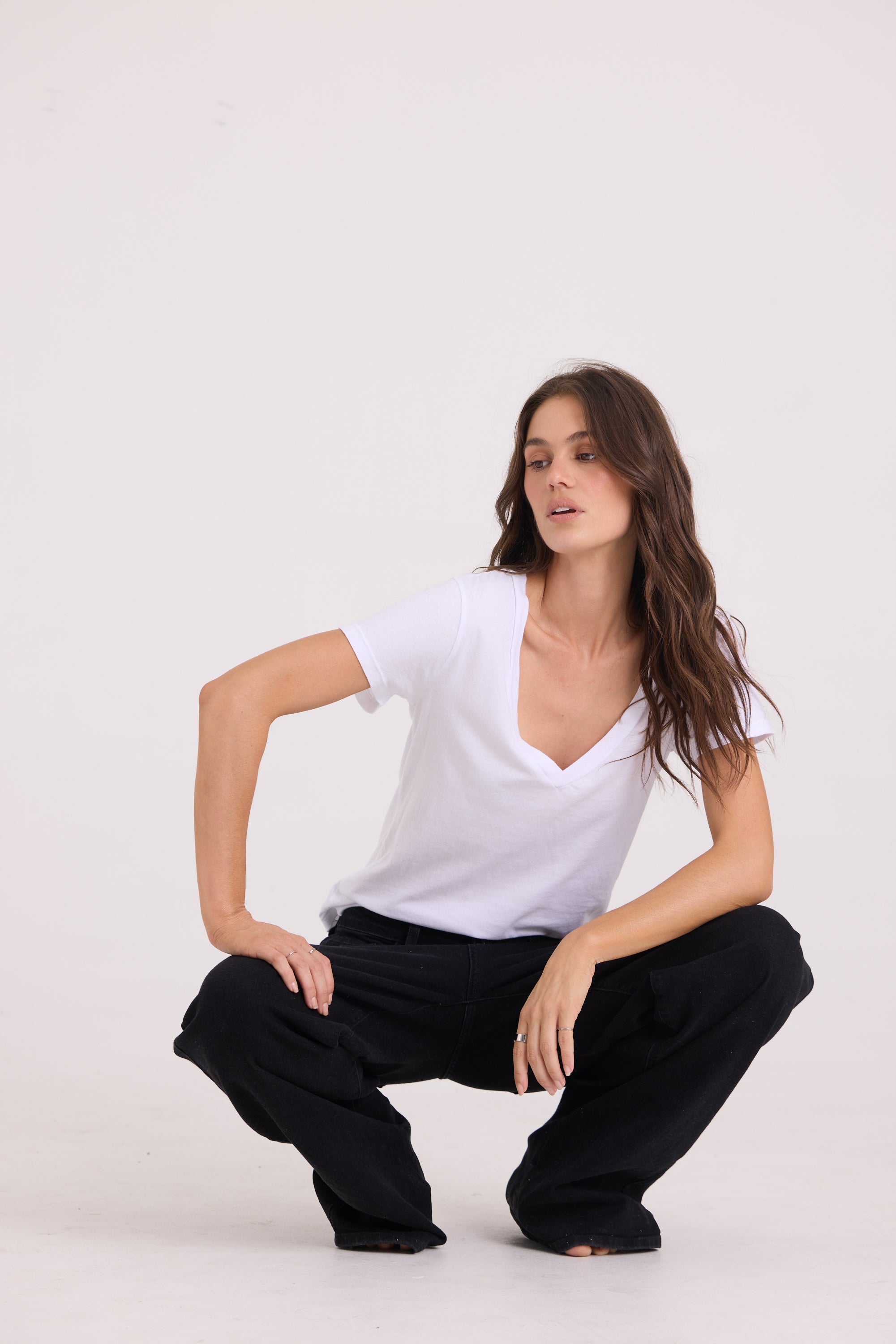 ARLO V NECK SHORT SLEEVE TEE
