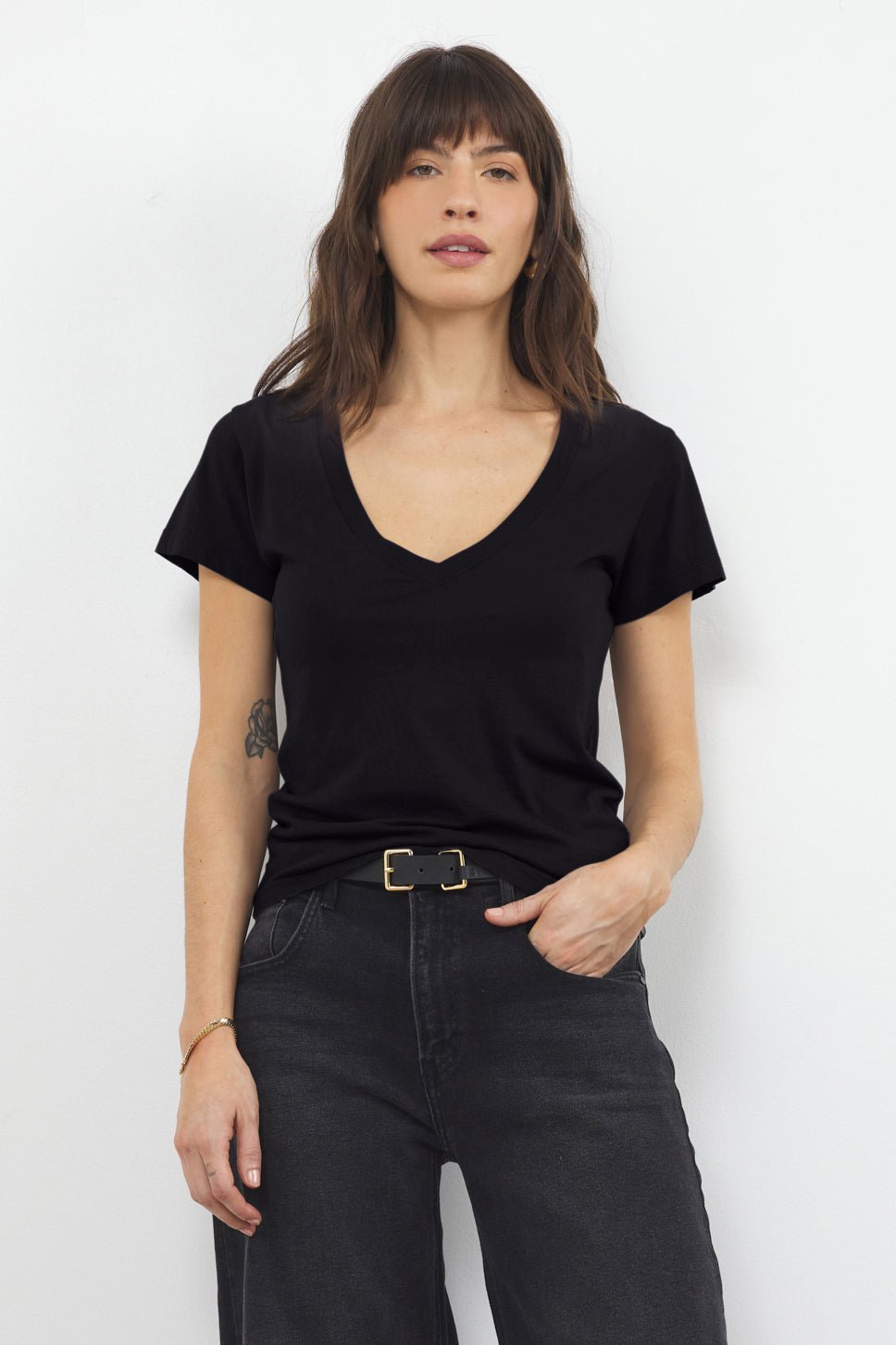 ARLO V NECK SHORT SLEEVE TEE