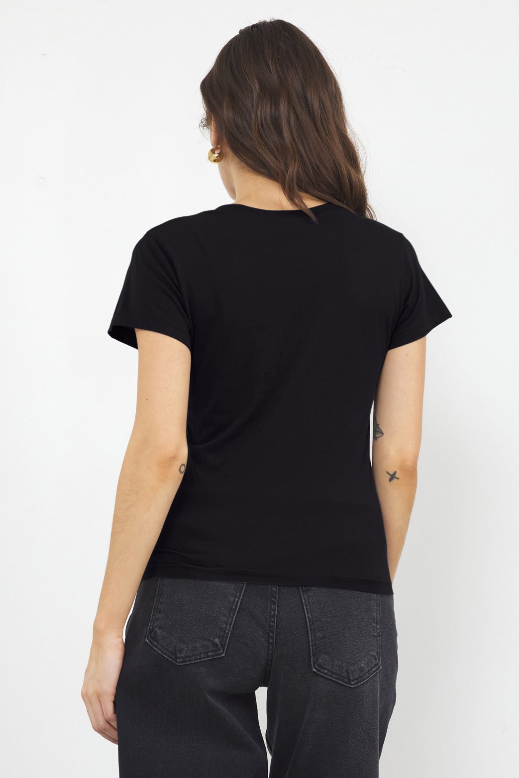 ARLO V NECK SHORT SLEEVE TEE