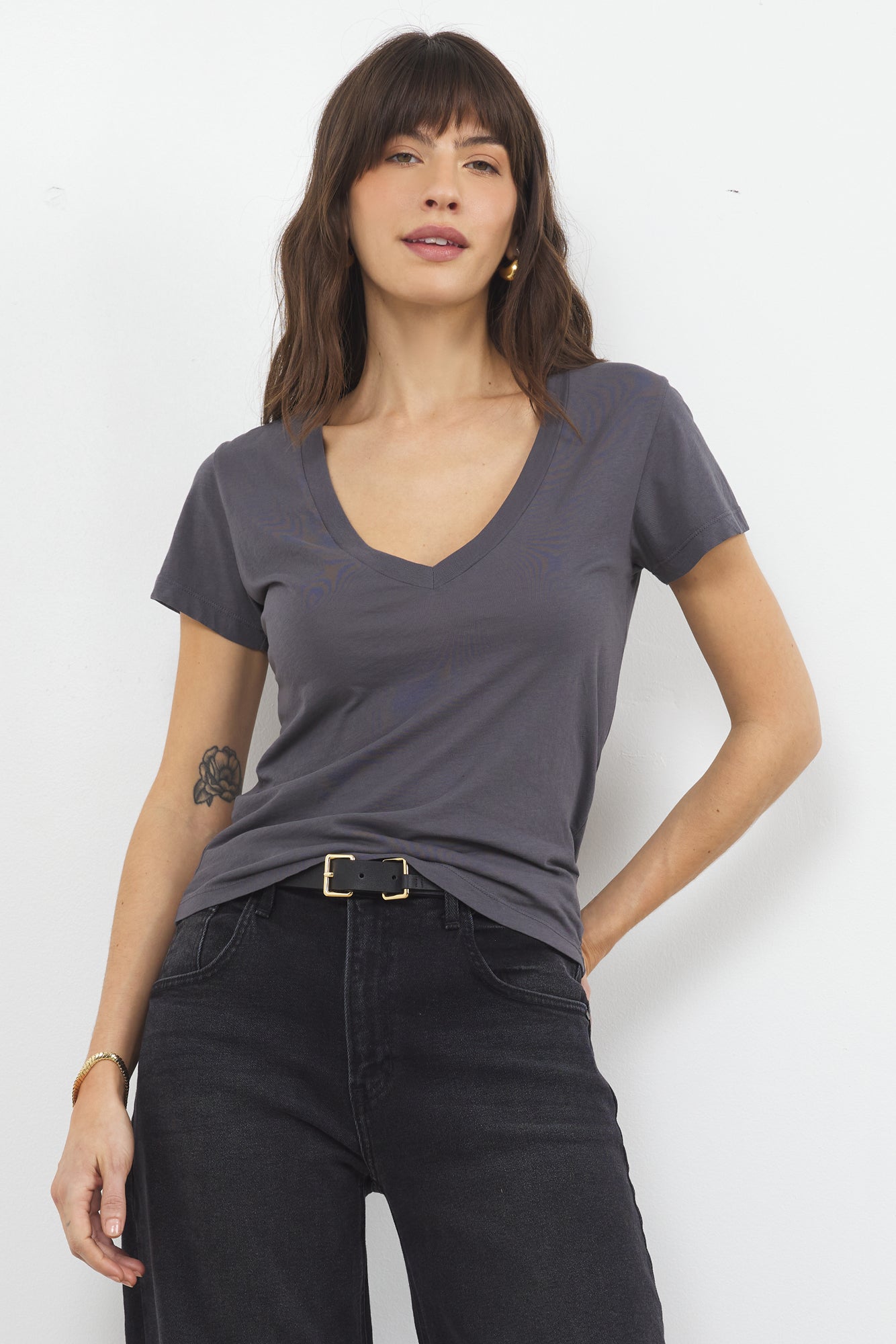ARLO V NECK SHORT SLEEVE TEE