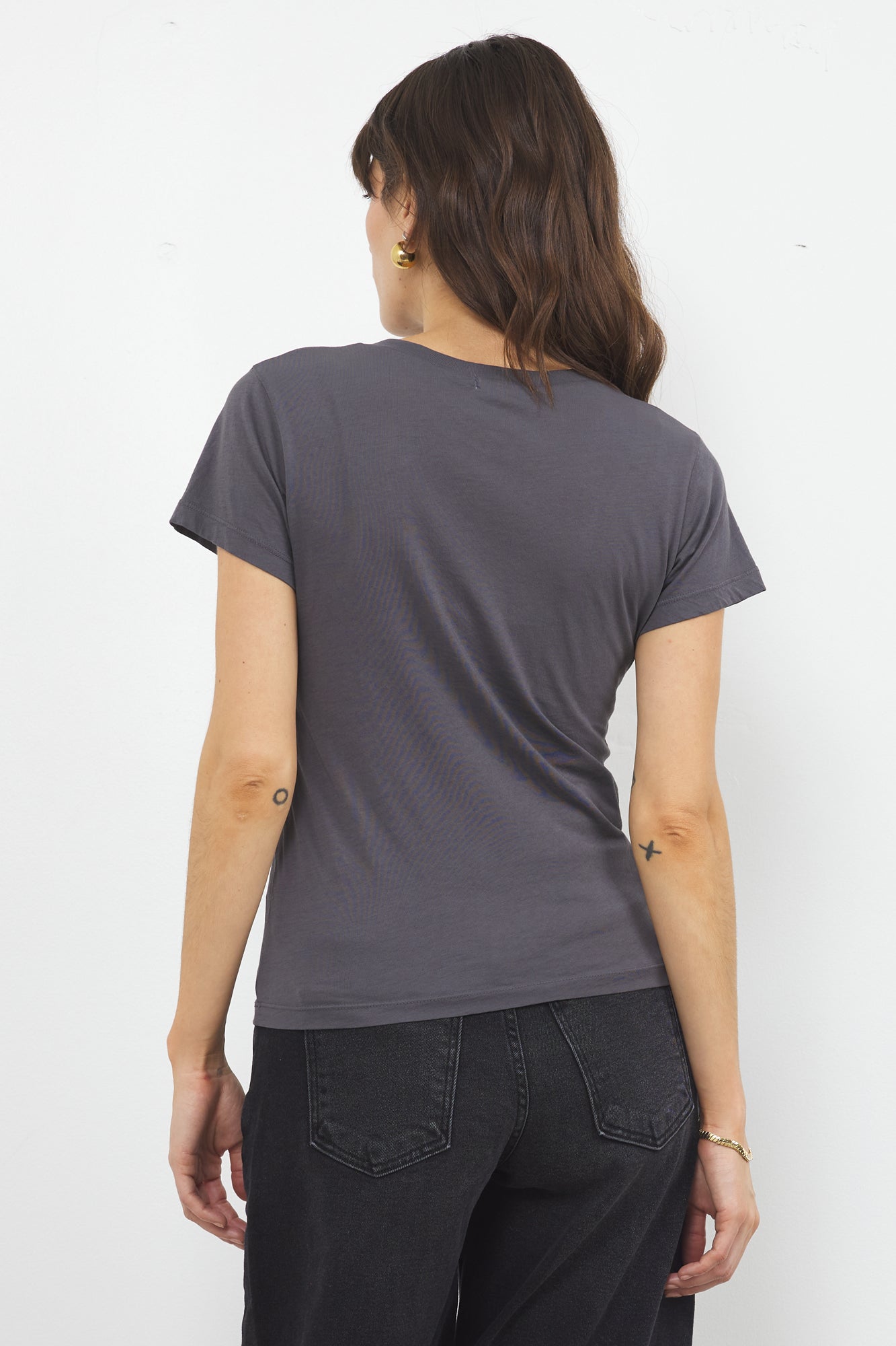 ARLO V NECK SHORT SLEEVE TEE