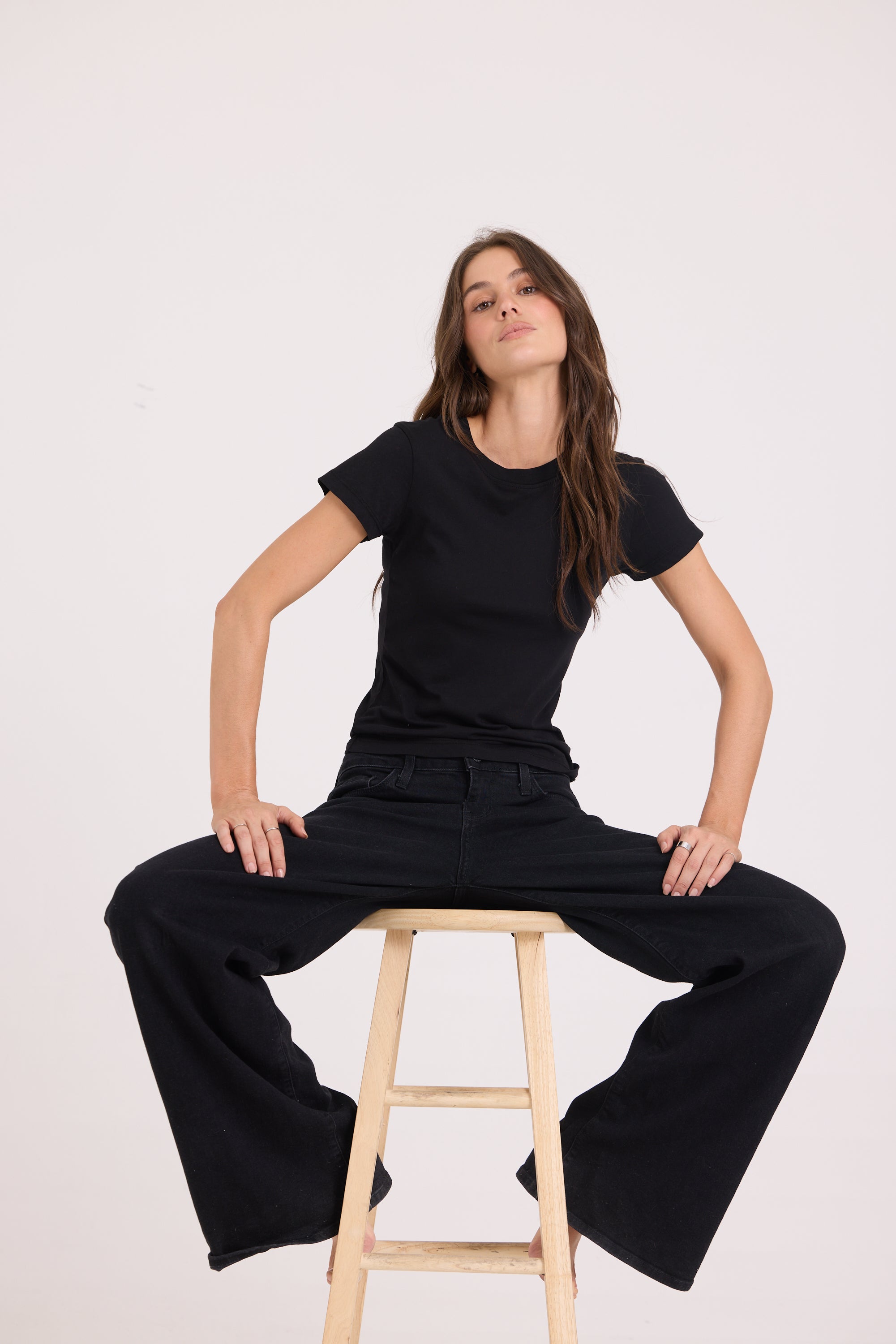 BASIC CLASSIC CREW NECK TEE