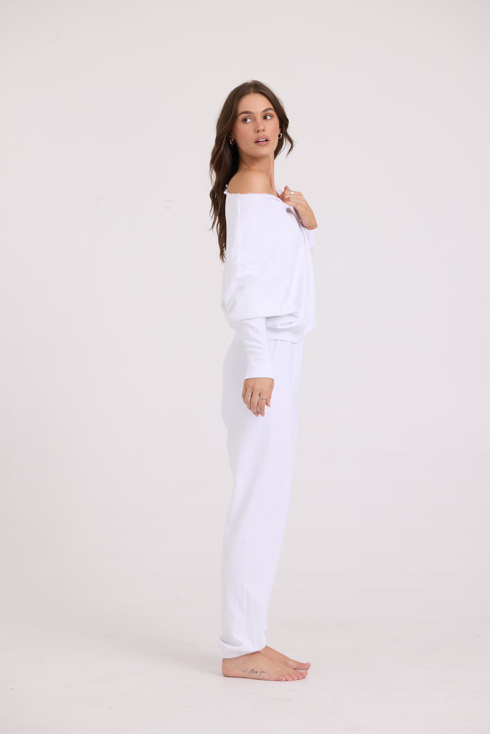MAGGIE OFF SHOULDER PULLOVER