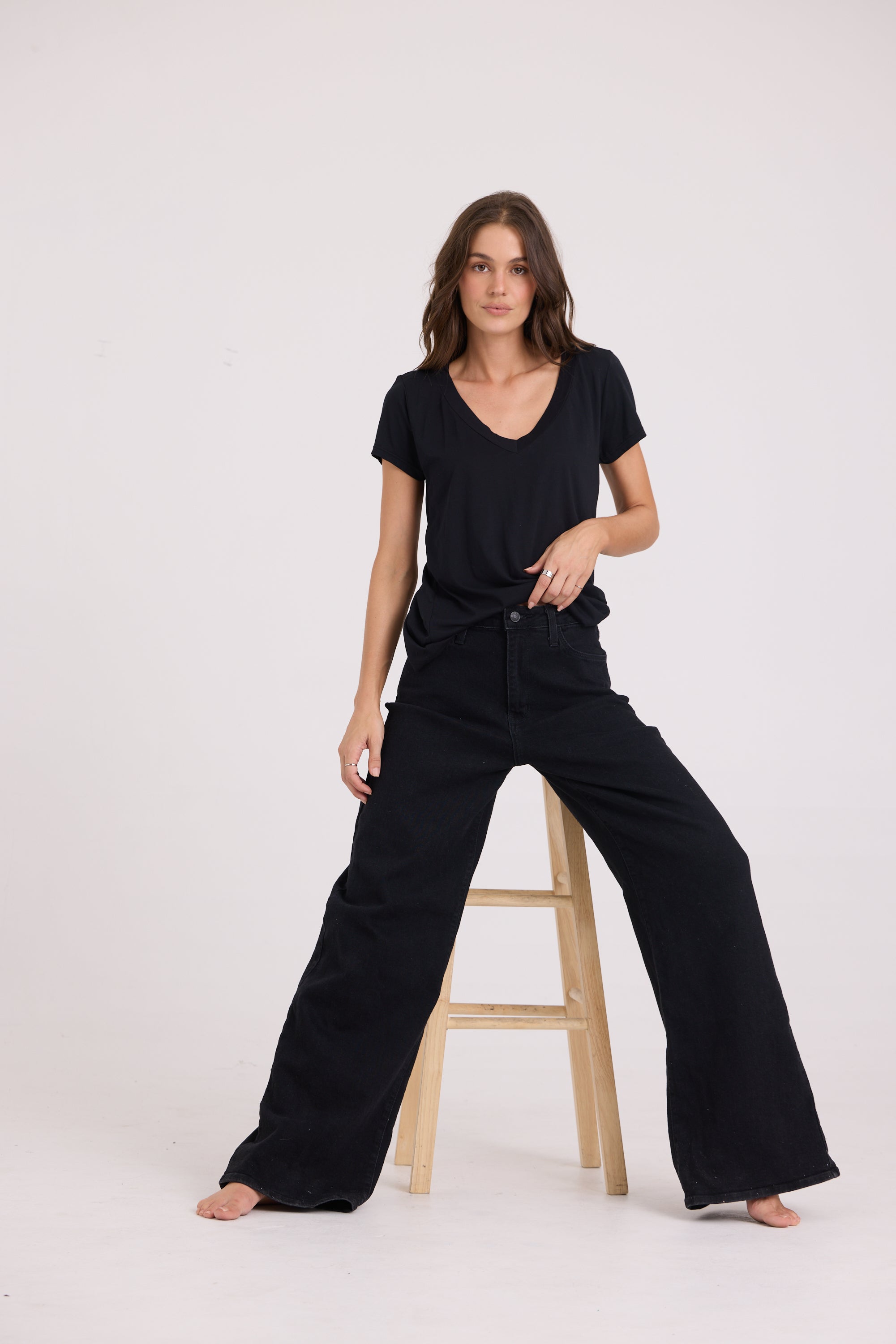 LOW V NECK BOYFRIEND TEE