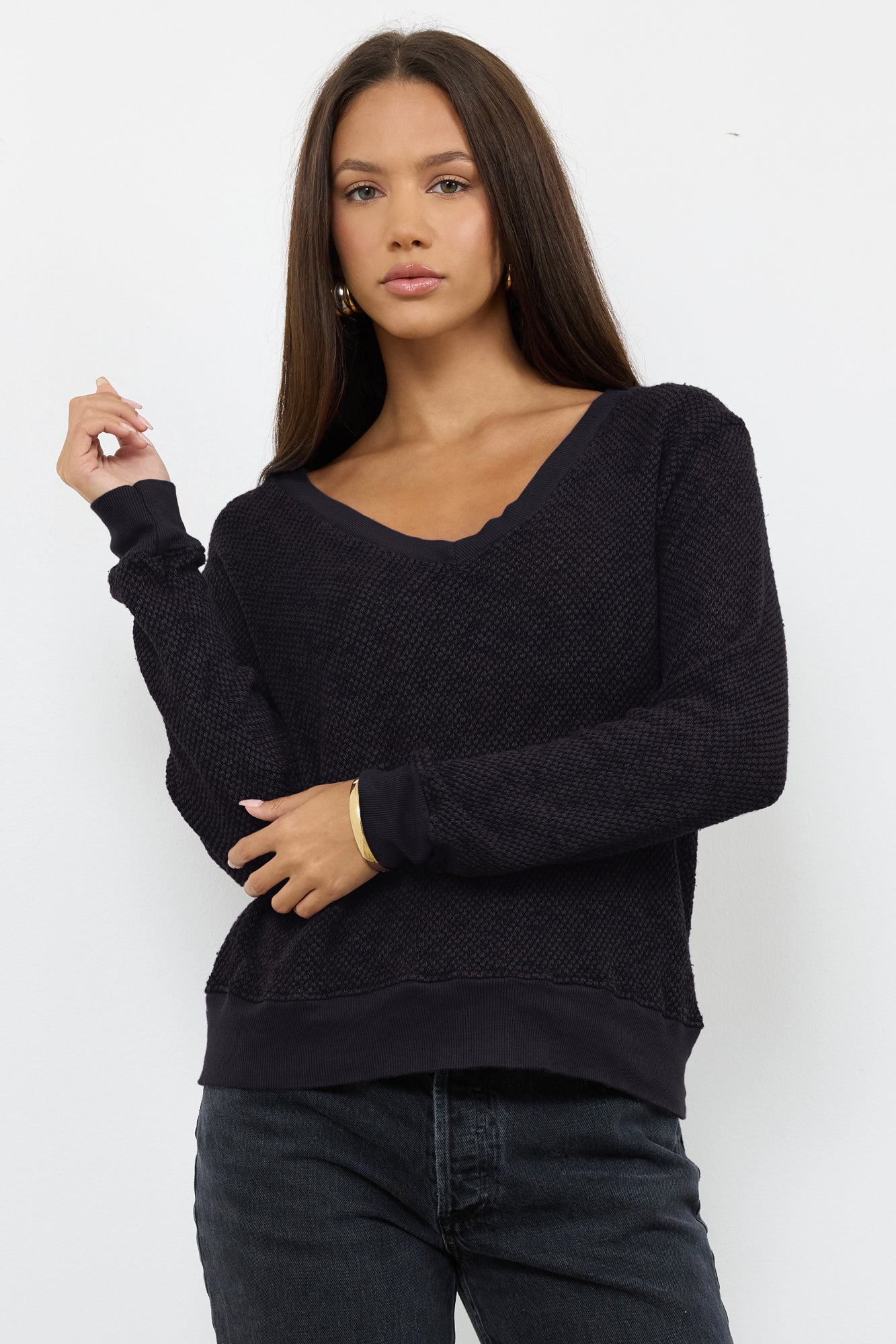 GABRIELLE V NECK PULLOVER