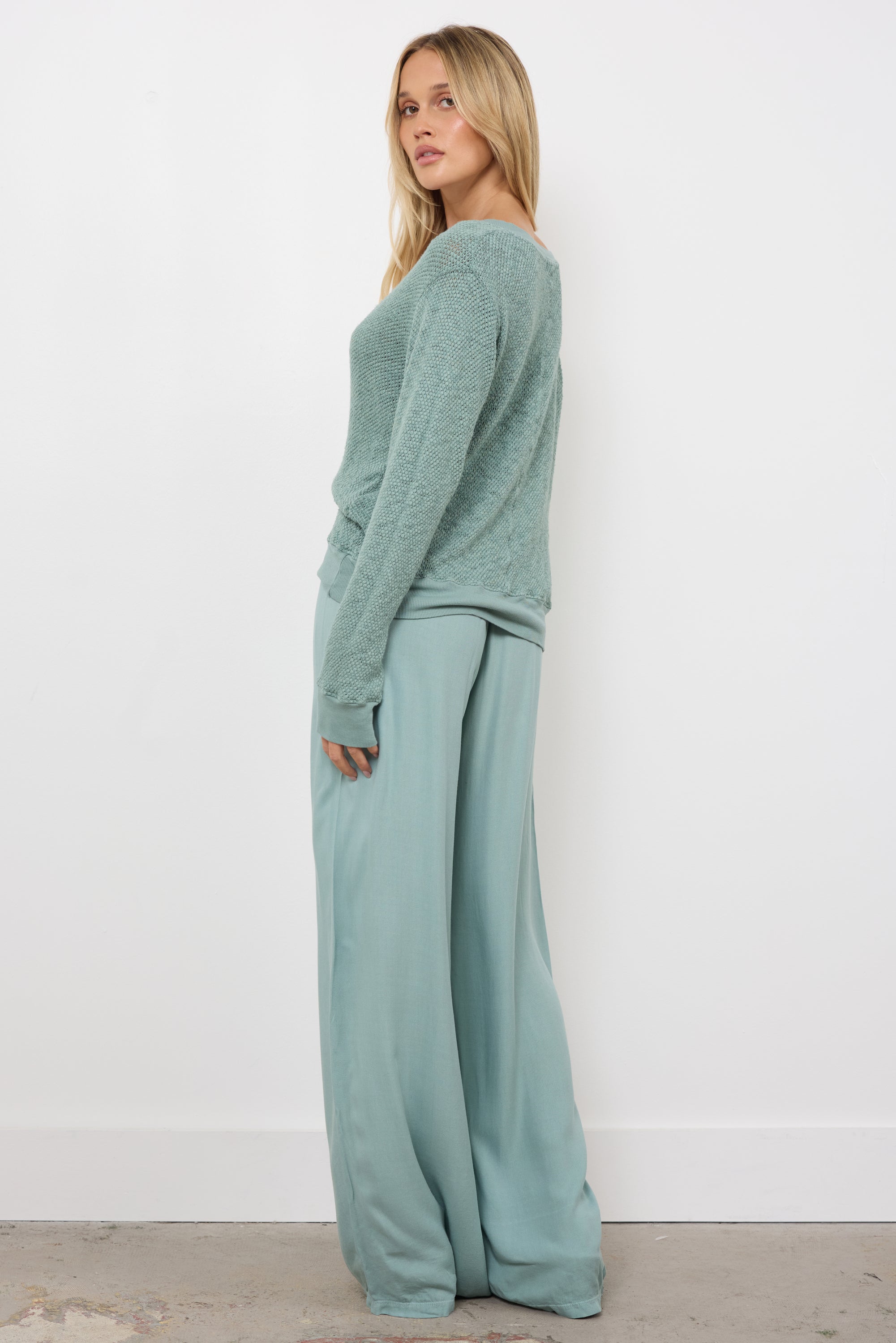 GABRIELLE V NECK PULLOVER