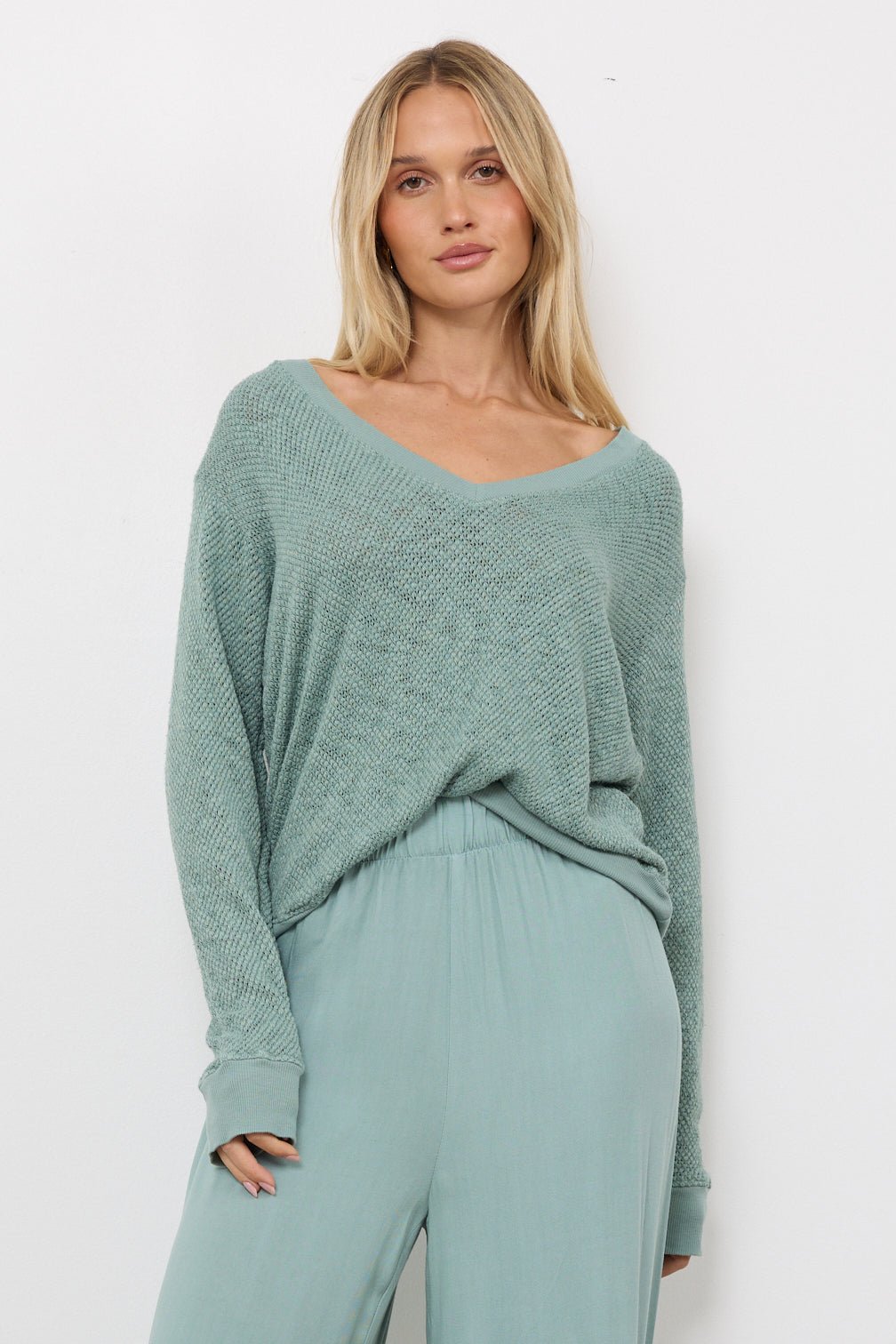 GABRIELLE V NECK PULLOVER