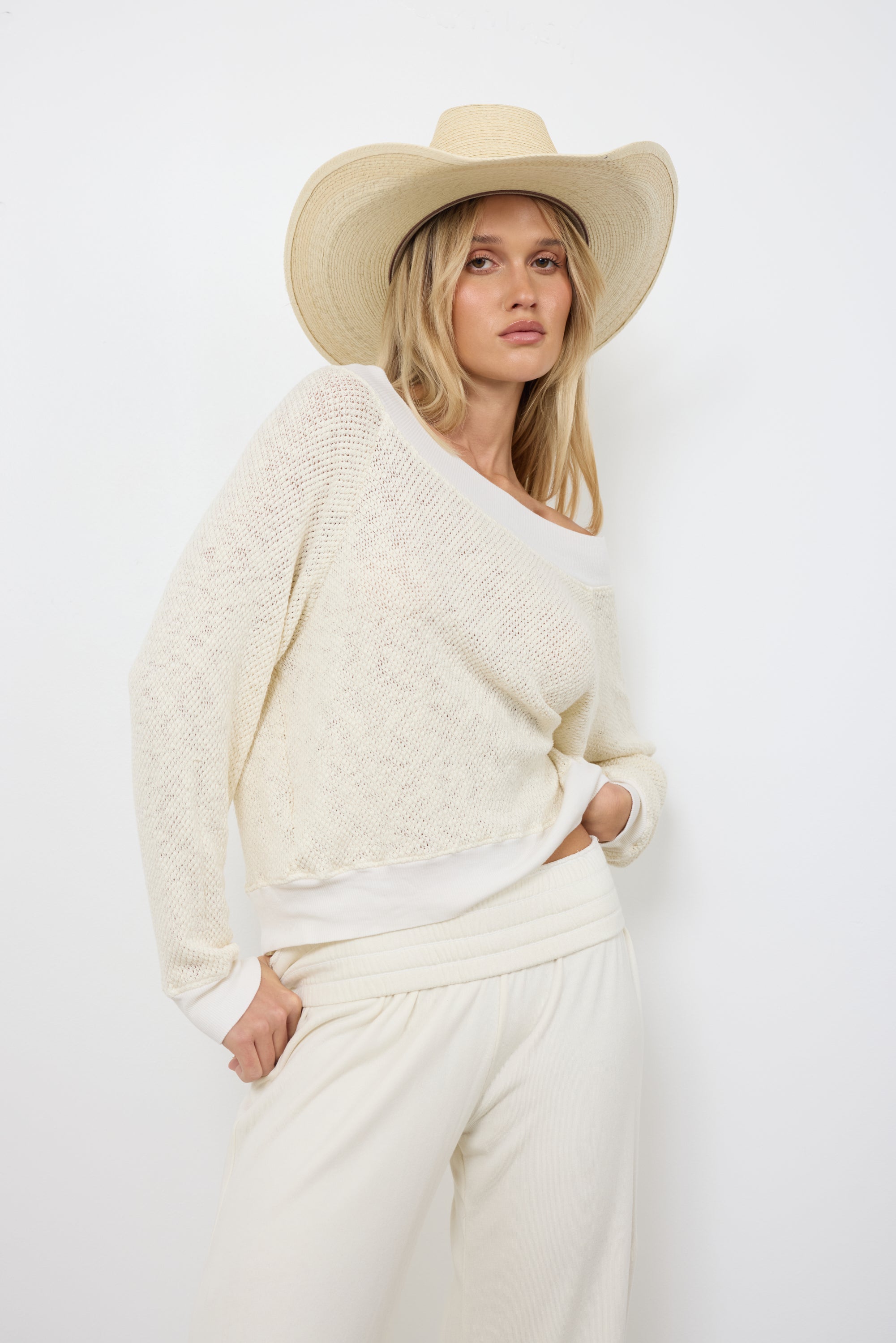 CAROL OFF SHOULDER PULLOVER