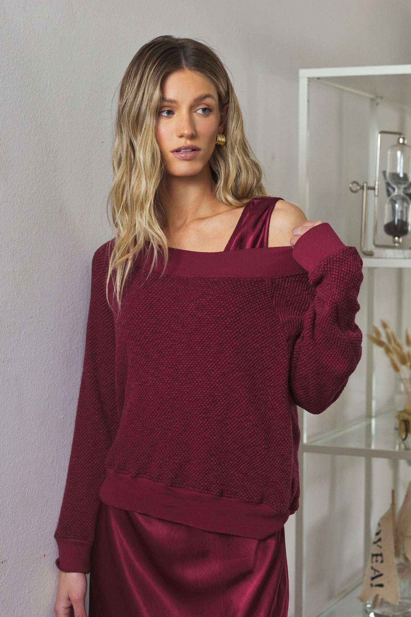 CAROL OFF SHOULDER PULLOVER