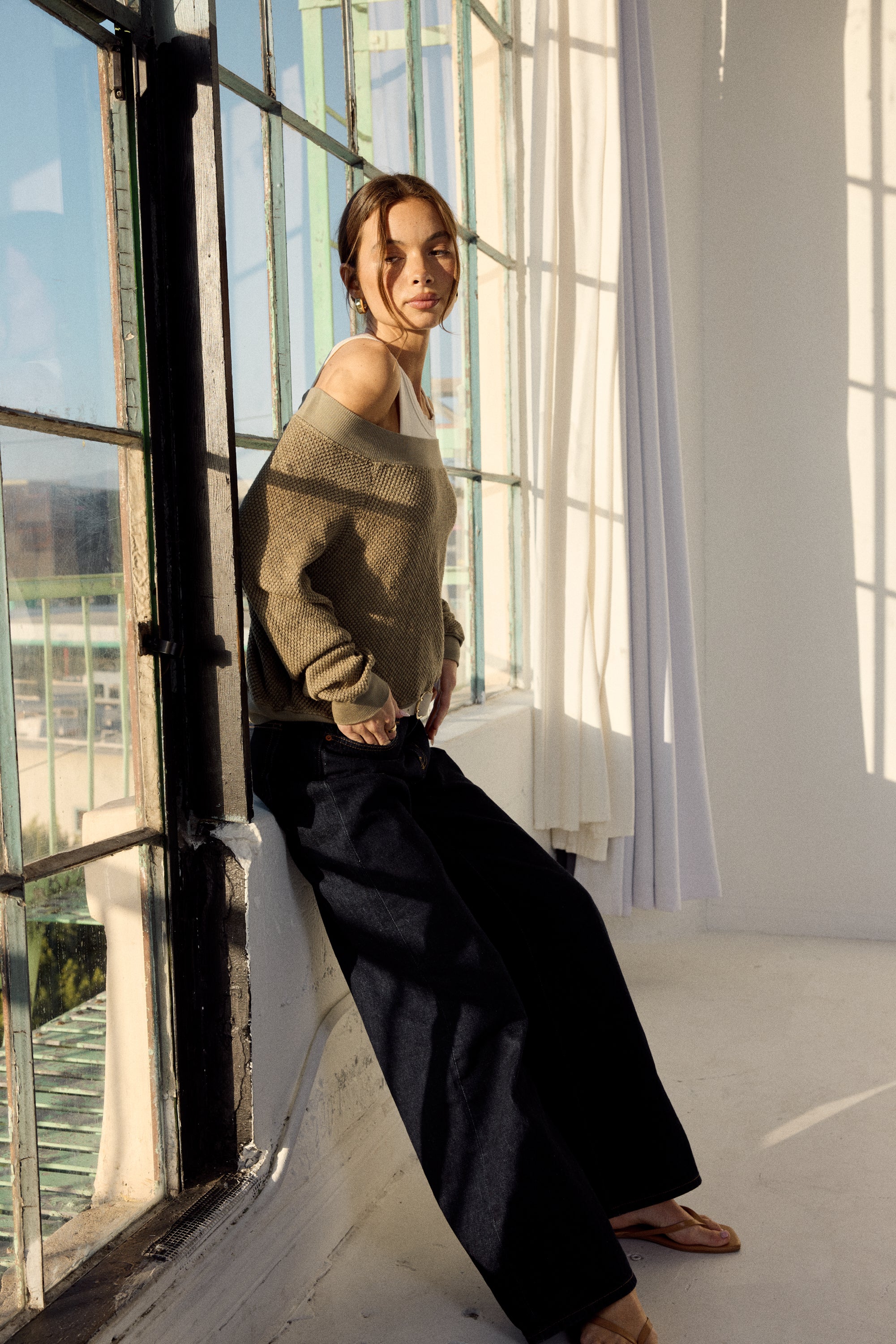 CAROL OFF SHOULDER PULLOVER