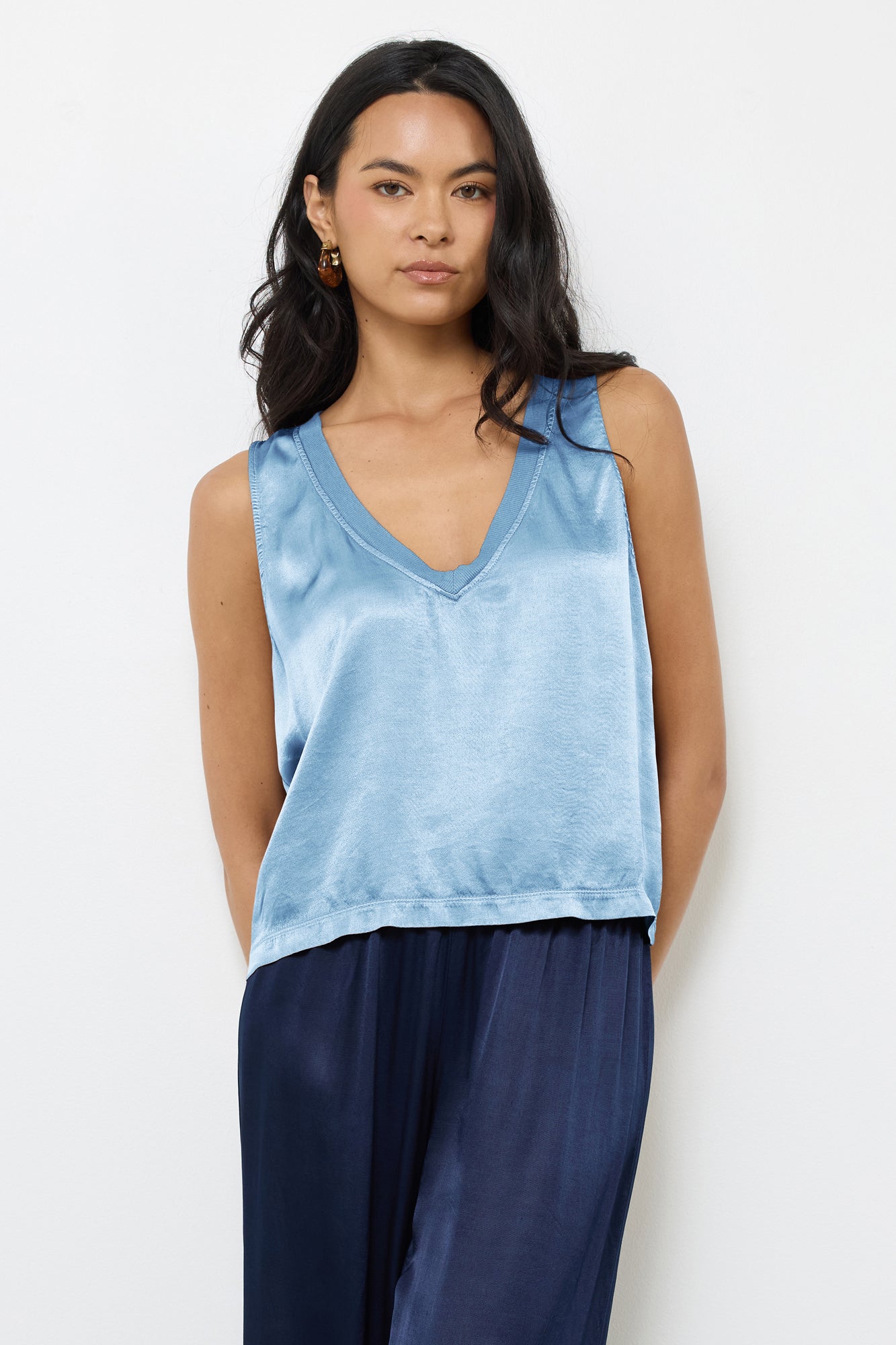 LILA SATIN V NECK TANK