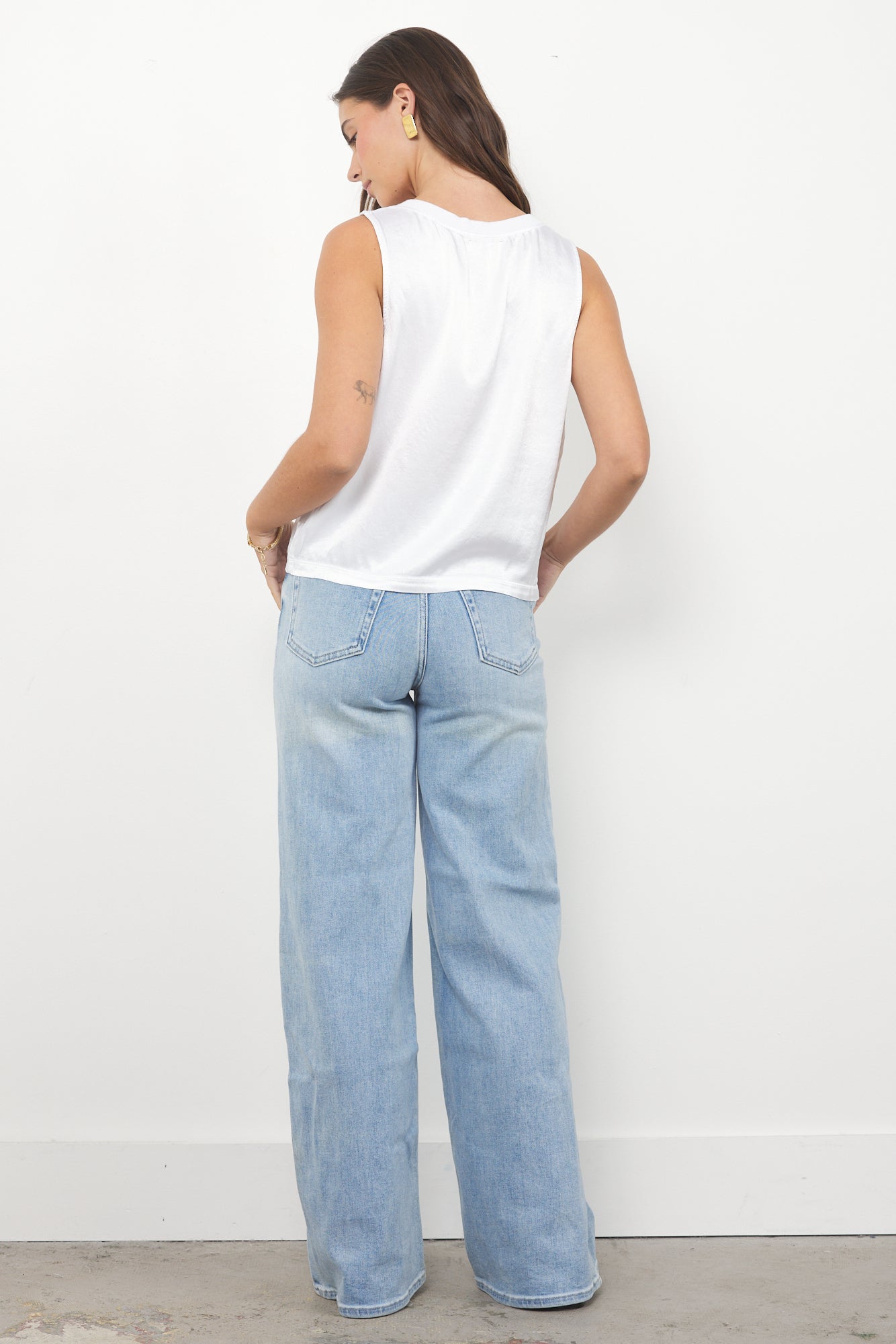 LILA SATIN V NECK TANK