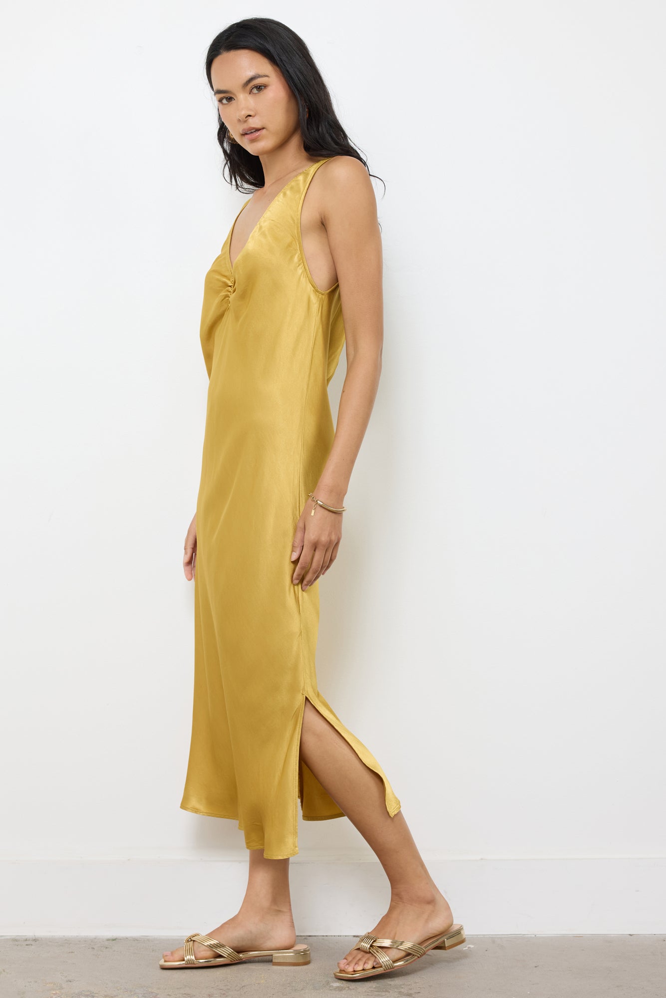 SOCAL V NECK FRONT SHIRRING