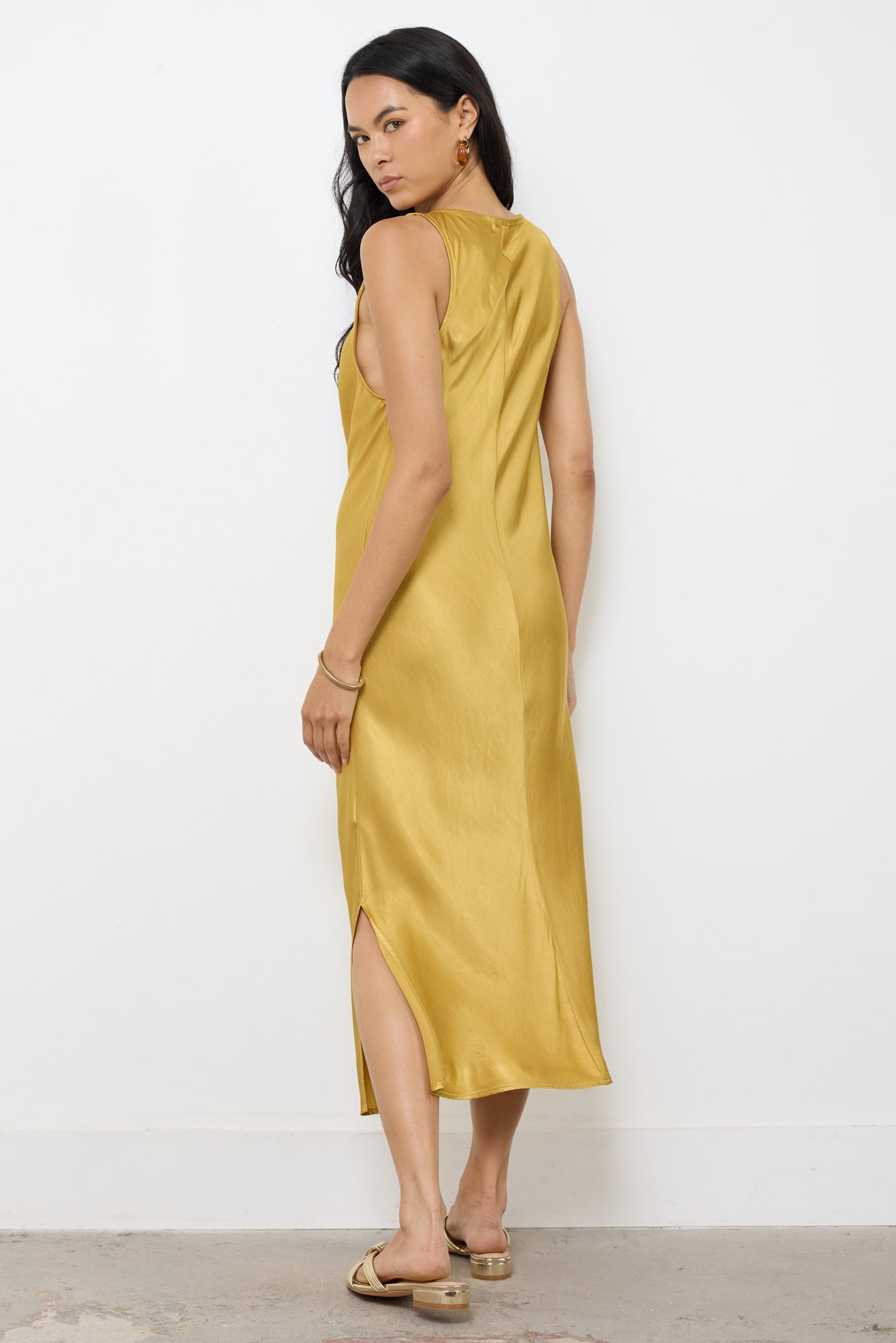 SOCAL V NECK FRONT SHIRRING