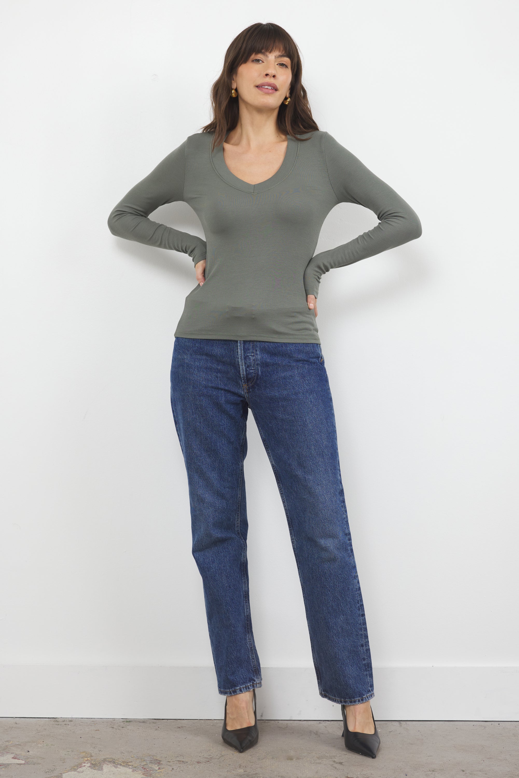 SURINA DEEP V NECK LONG SLEEVE TEE