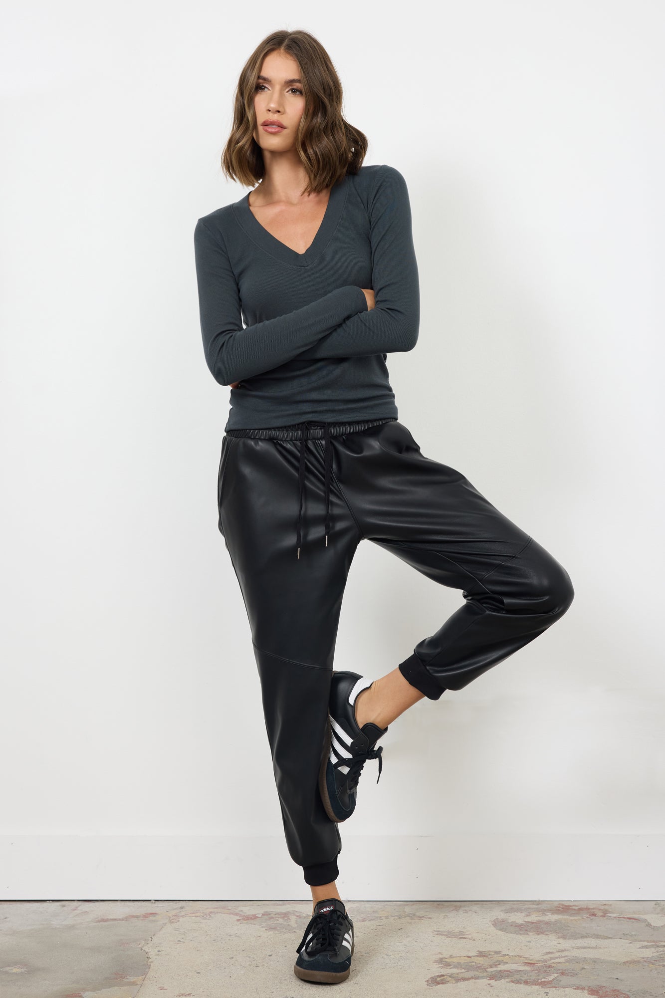 SURINA DEEP V NECK LONG SLEEVE TEE