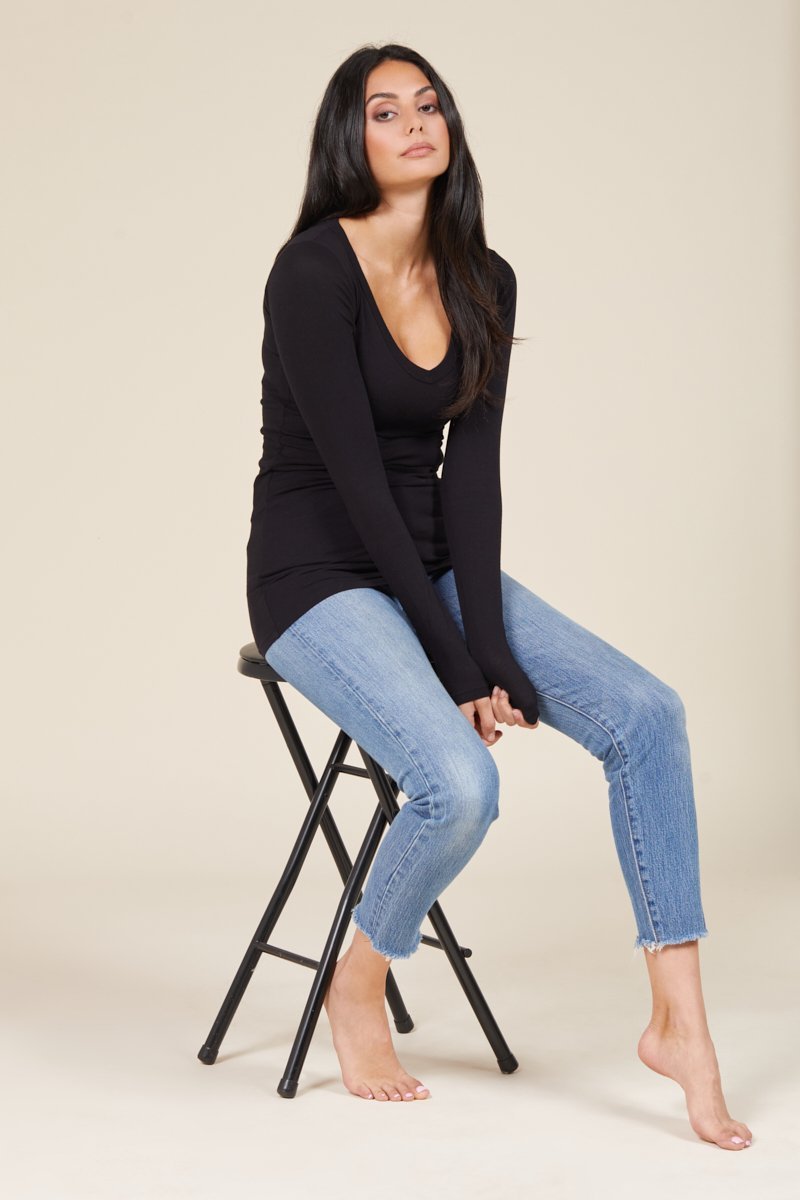 lightweight long hem v neck top