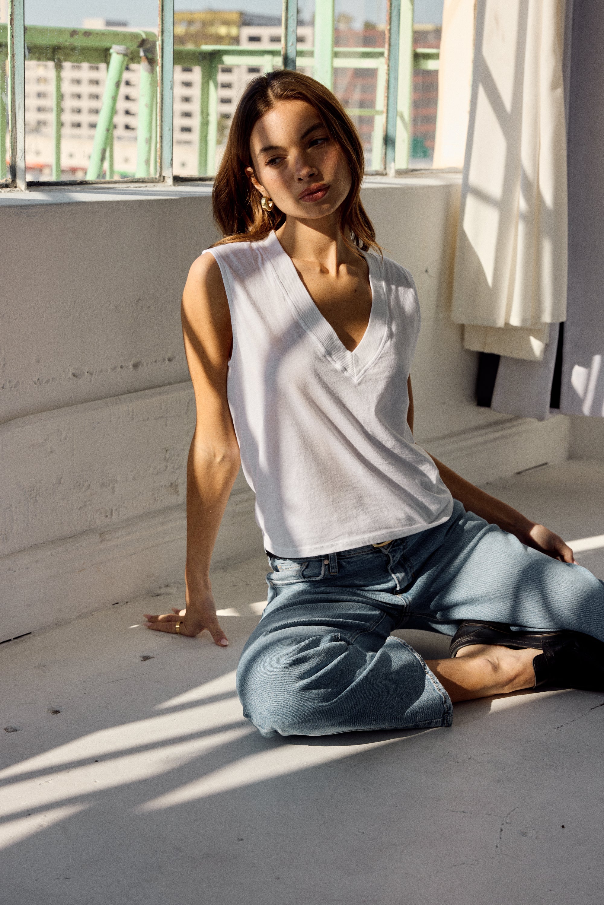 STAPLE V NECK TANK