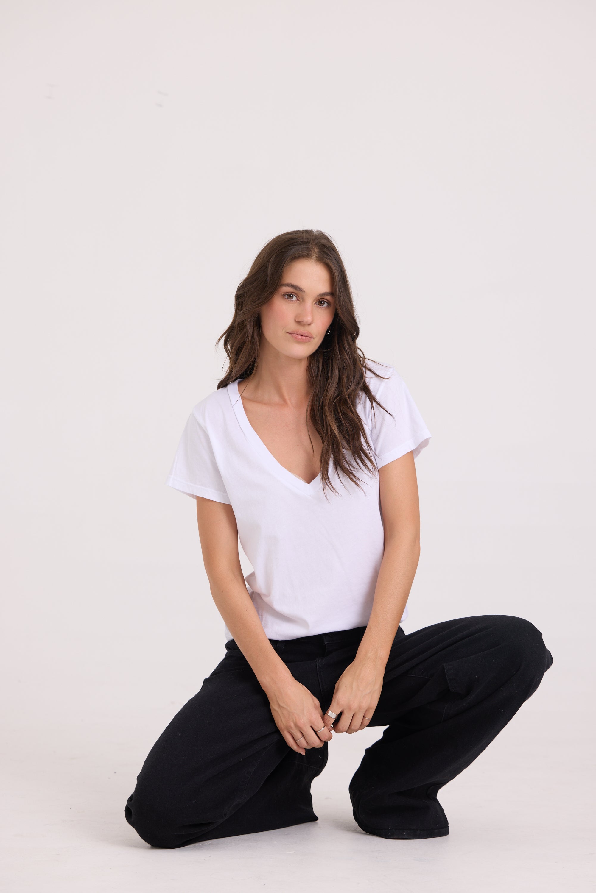 ARLO V NECK SHORT SLEEVE TEE