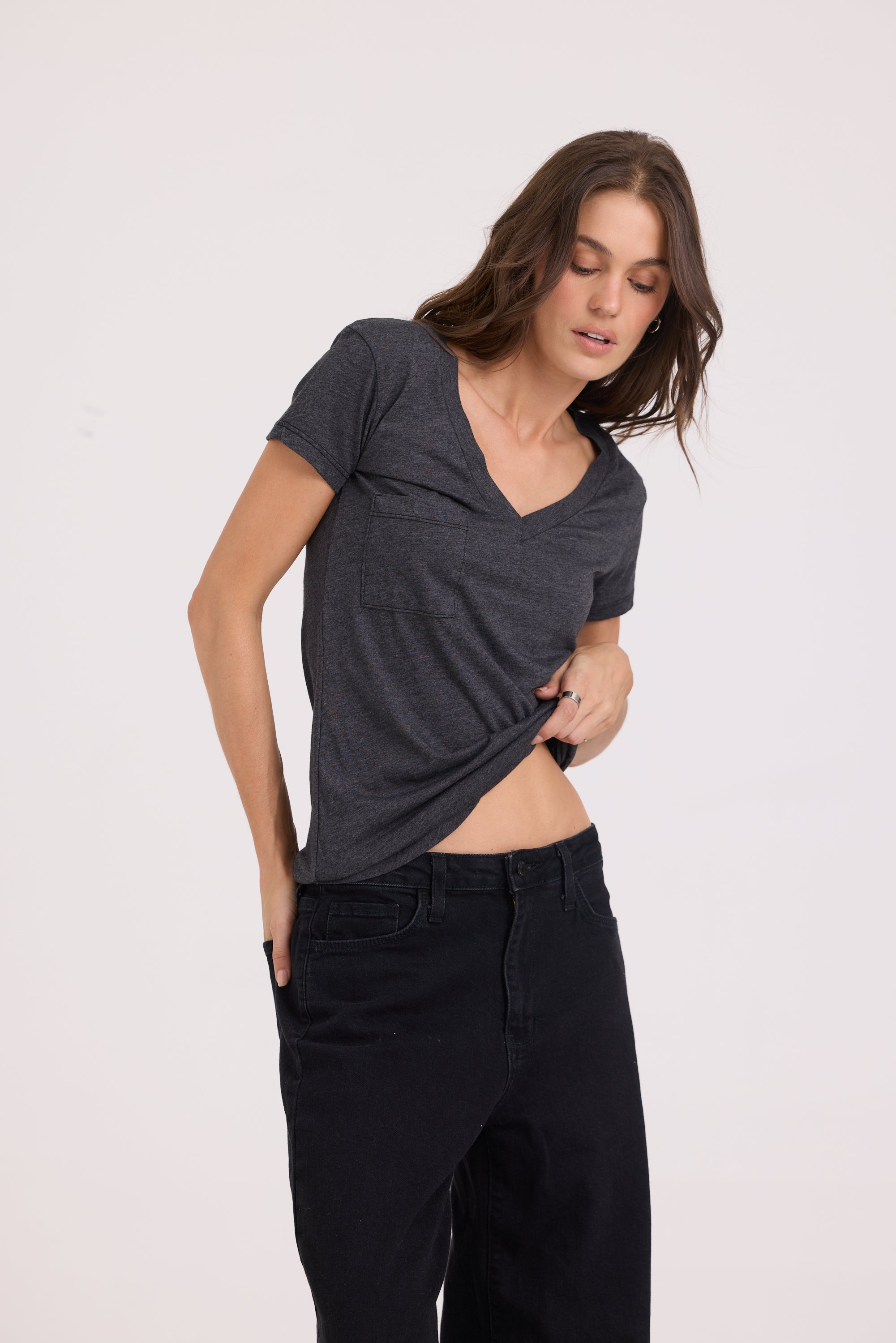 V NECK POCKET TEE