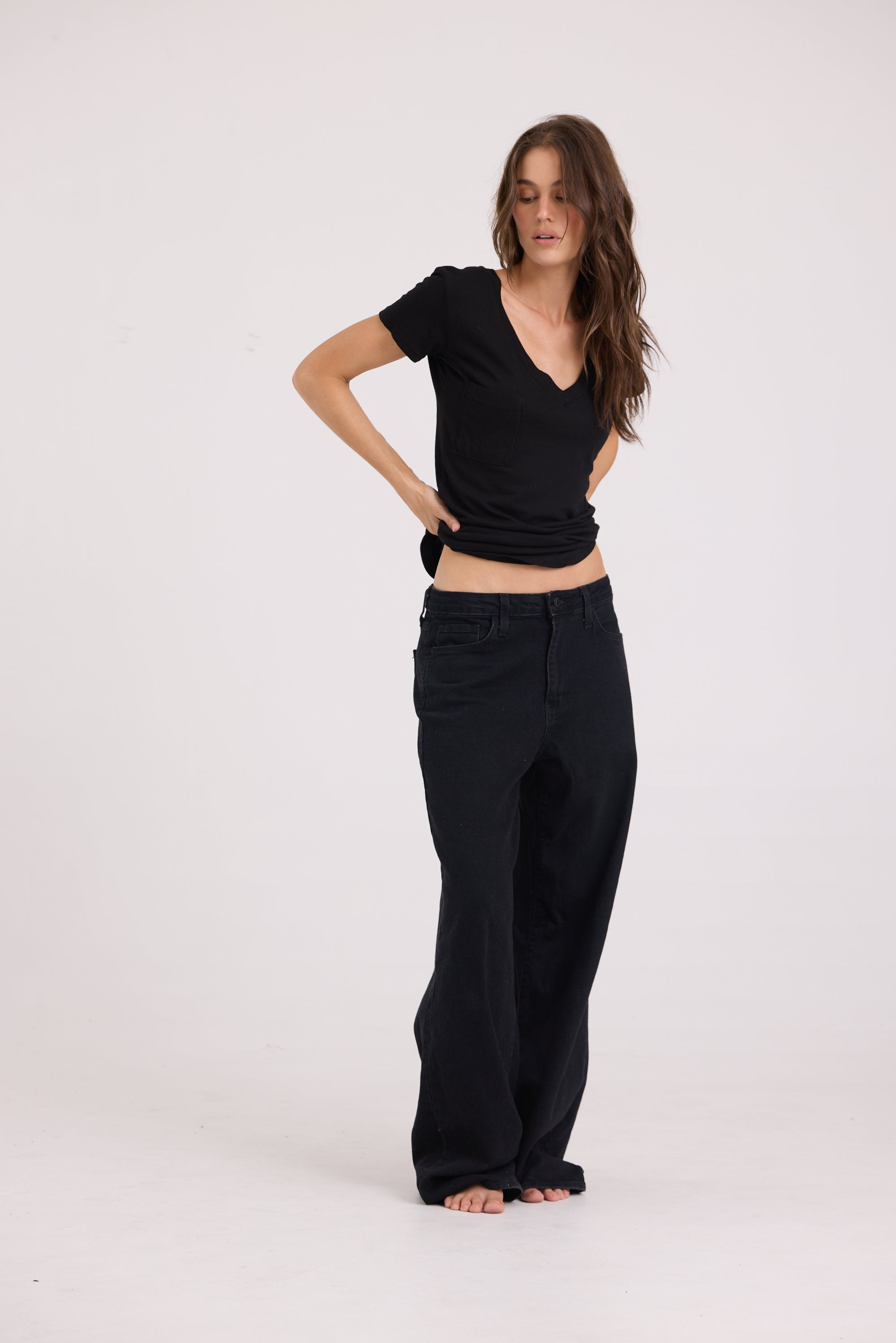 V NECK POCKET TEE