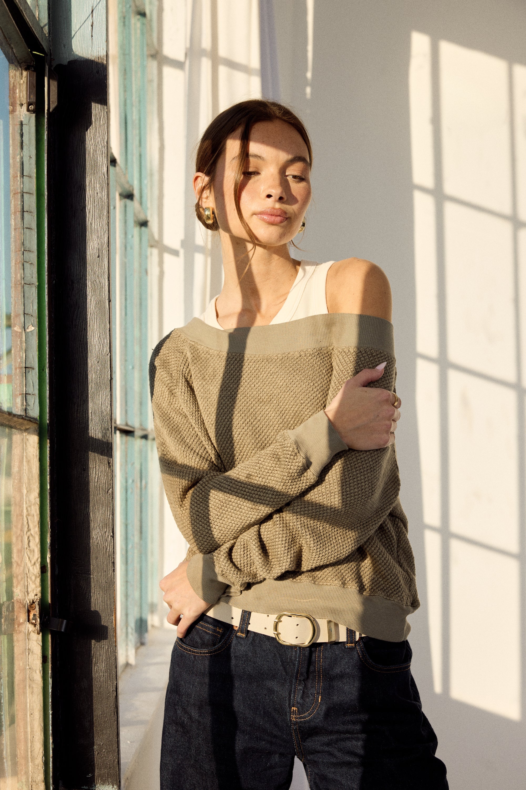 CAROL OFF SHOULDER PULLOVER