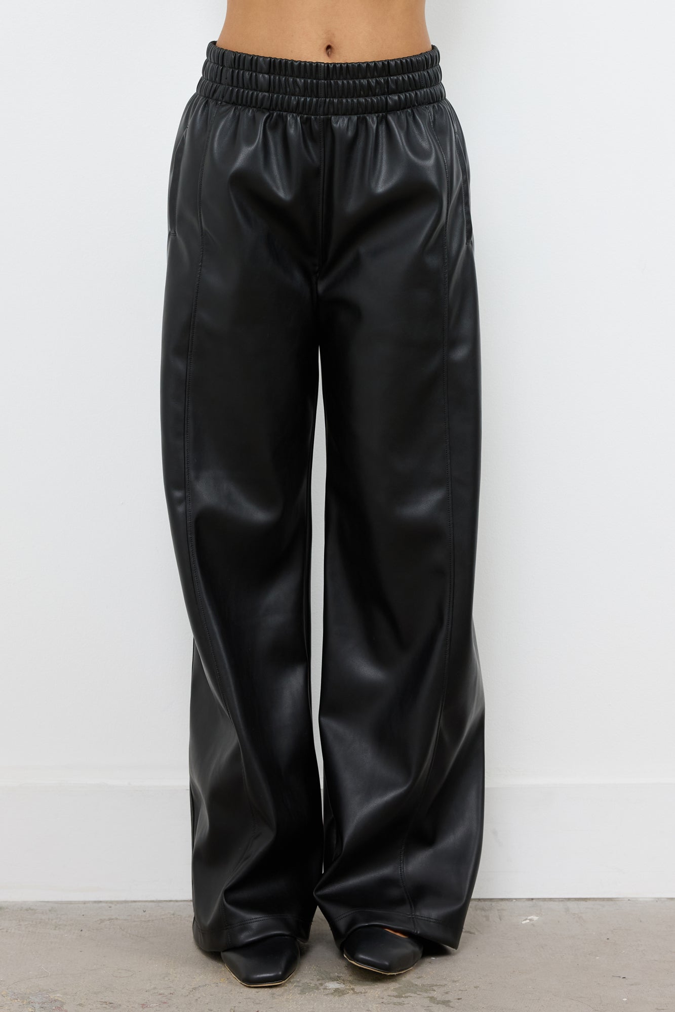 MODERN WIDE LEG VEGAN LEATHER PANT