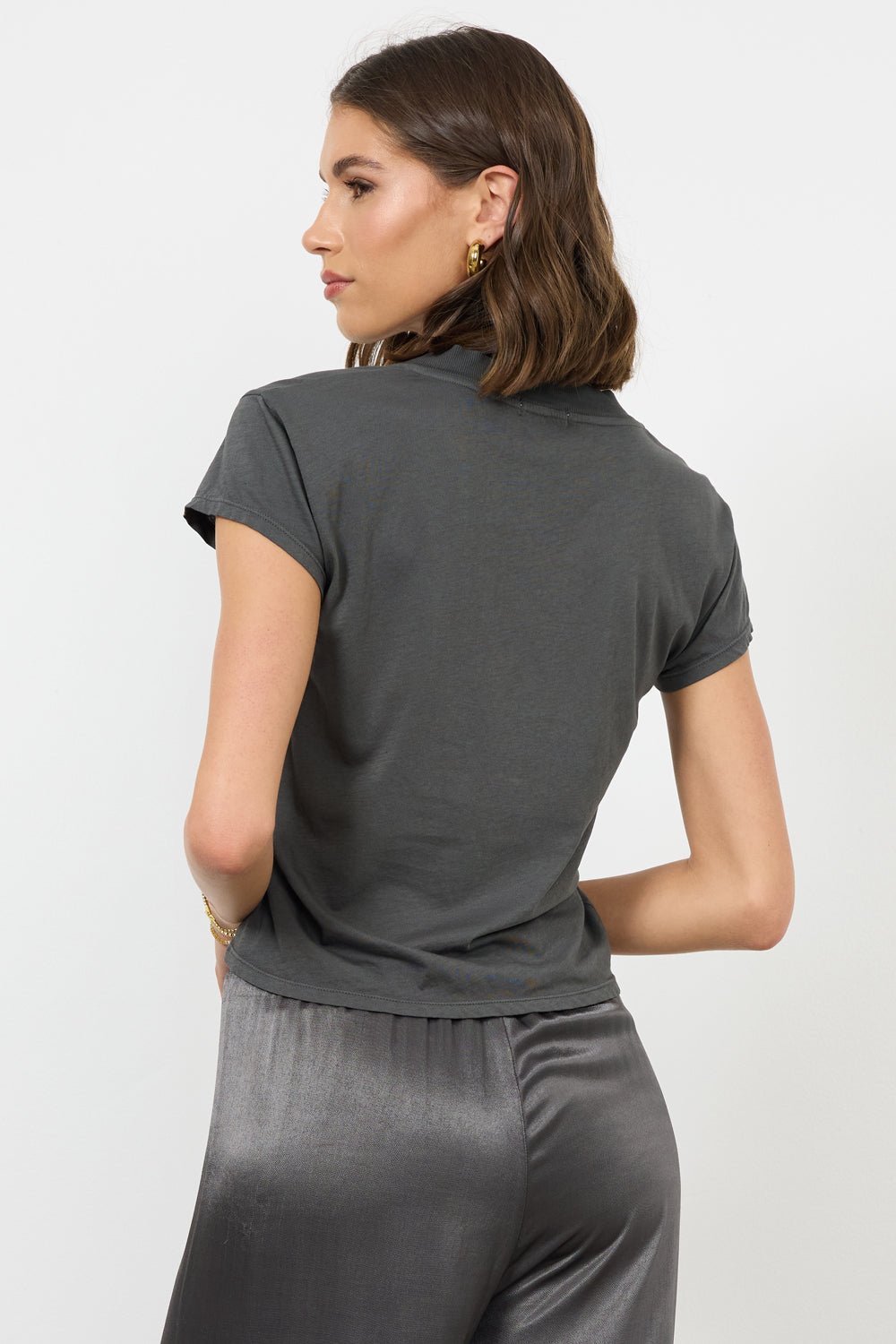 SURI ORGANIC DEEP V CAP SLEEVE TEE