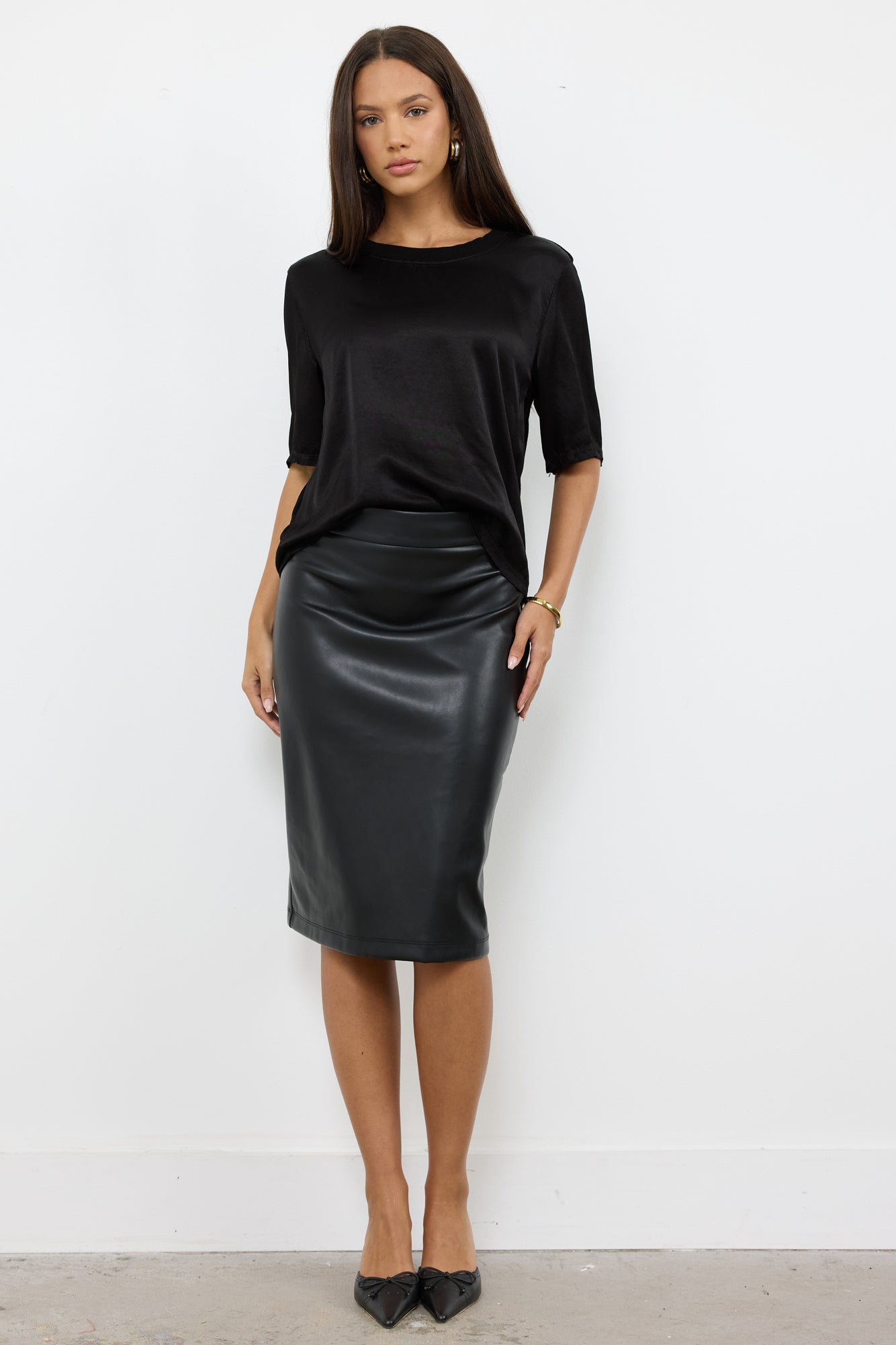 NIGHTS IN THE CITY RIB BACK SILKY TEE