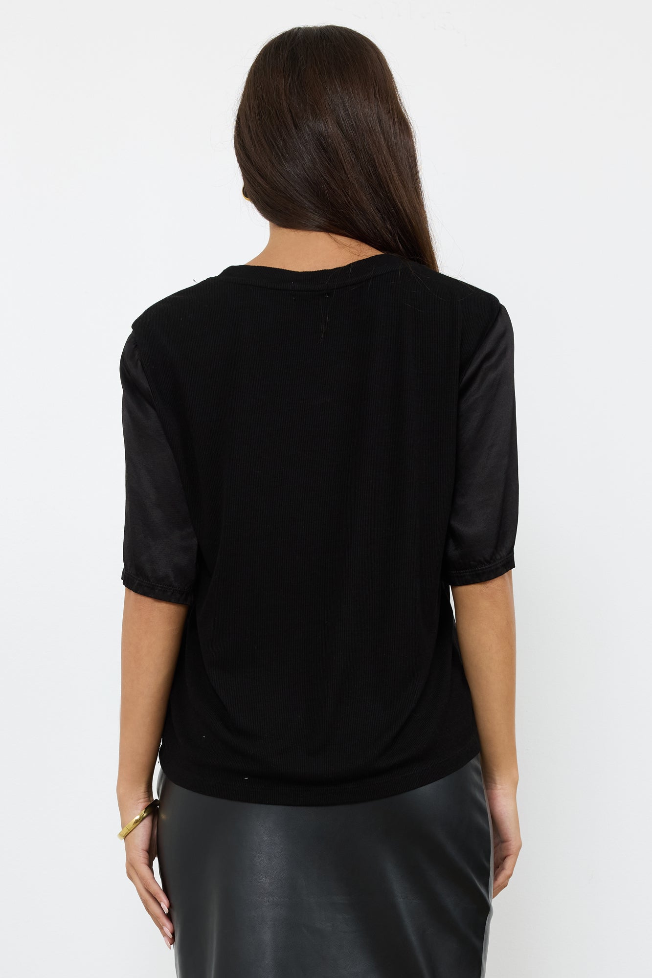 NIGHTS IN THE CITY RIB BACK SILKY TEE