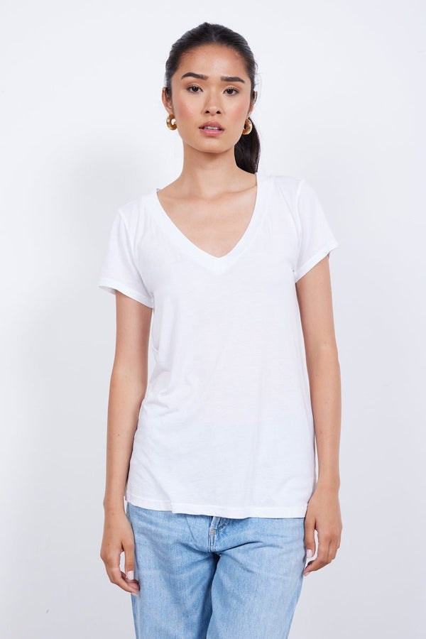 LOW V NECK BOYFRIEND TEE 🌿